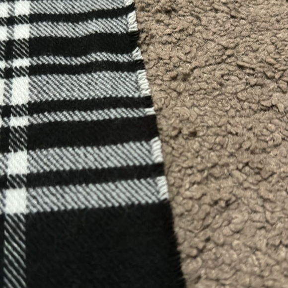 Like New Scarf-Black & White-Twisted Fringe-65x12 - Picture 8 of 10